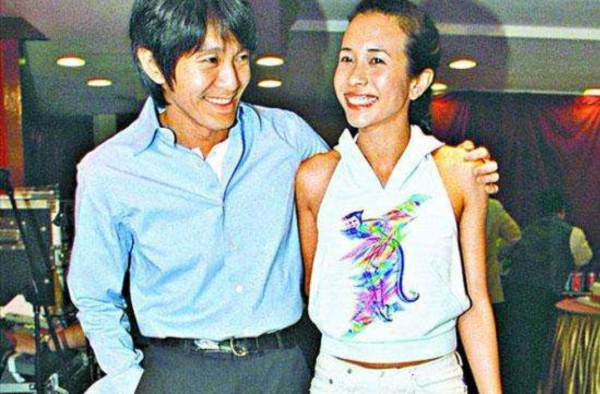 男粉丝对周星驰大喊我养你啊 一生事业丰收却感情坎坷