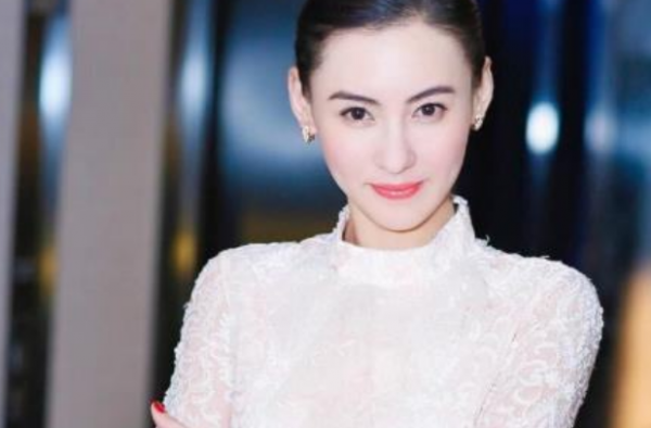 张柏芝三胎出生证 “小王子”身世之迷解开 爸爸姓张？