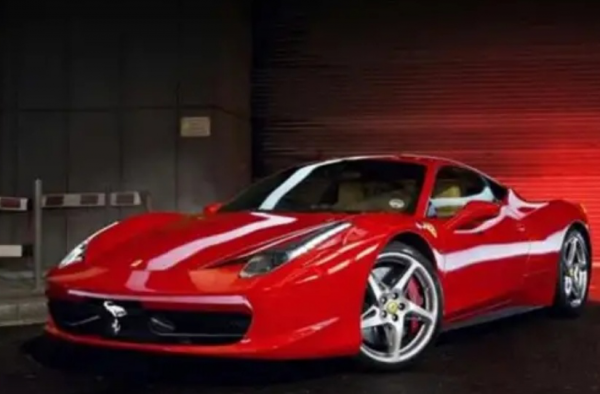 明星座驾盘点 李易峰的土豪 吴亦凡的经典 谁最酷炫？