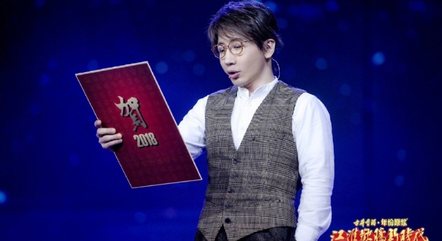 沙溢刘谦现身春晚现场 时隔五年回归刘谦怎么长这样！