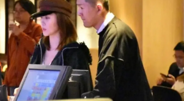 李彩桦结婚 和男友逛街秀恩爱 前男友竟然是林峯