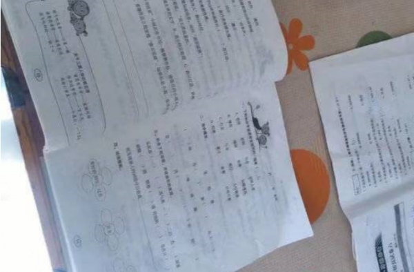 年度最惨小学生怎么回事？写完一看字迹竟然都消失了