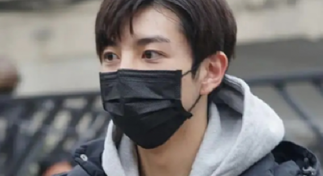 洪欣儿子张浩锋现身北影艺考现场 成长史是恩爱情仇史