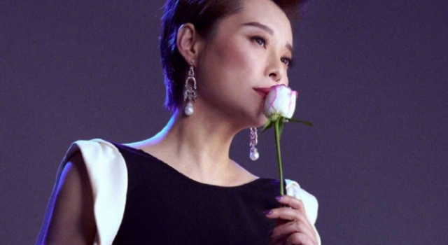 袁立回应生子传言 非主流的人生？袁立这回复绝了