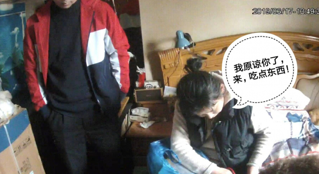 女嫌犯被养九年的泰迪出卖 狗坑主人乐坏警察怎么回事
