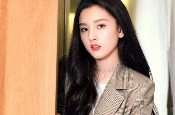 宋祖儿生图上热搜 踩着欧阳娜娜上位 吃相难看