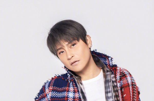 陈志朋撞脸郑佩佩 看后被郑佩佩吸粉 但为什么是男声？