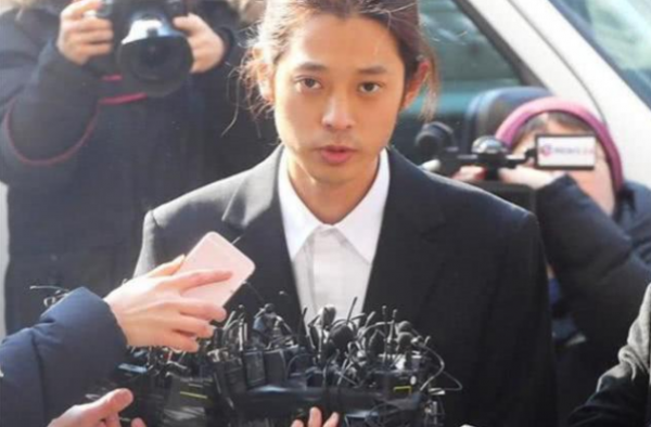 郑俊英节目画面被剪 吴秀波马赛克 劣迹艺人忙坏后期
