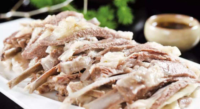用一道经典的手抓羊肉 感受羊肉独有的鲜美味道