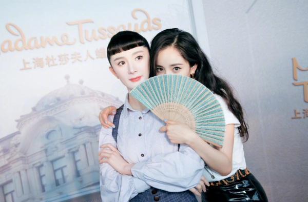 杨幂蜡像锅盖头撞脸大头儿子！网友：不如她本人好看！