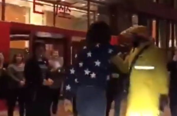 女博主扇外卖小哥 大V与美团小哥冲突 这是怎么回事？