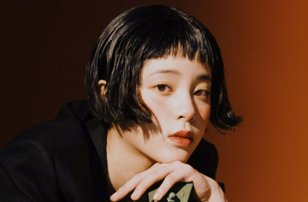 欧阳娜娜狗啃刘海造型热搜持续一天  团队又买热搜了？