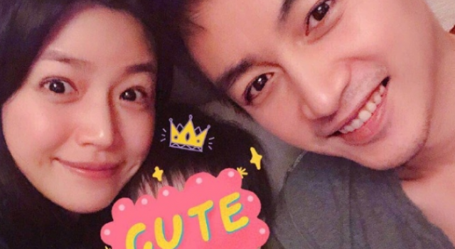 陈妍希为陈晓庆生 连续六年发文 陈妍希晒一家三口