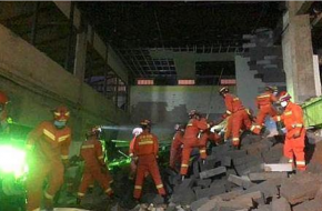 云南商场楼层坍塌 3名上着被送医救治 最新情况了解