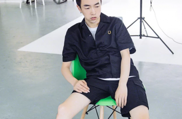 个性男生衬衫搭配的选择 让你步入男神的行列