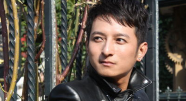 维嘉又哭了 他为什么频频落泪？ 维嘉落泪的原因