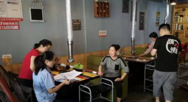烤肉店积水洗餐具 居然用路边积水 官方处理结果是什么
