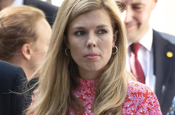 英国首相女友赴美被拒 原因居然是因为它！这就尴尬了
