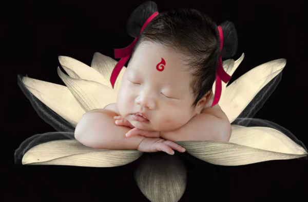 冉莹颖三胎再生子 百日宴正面照片曝光 随妈妈姓冉