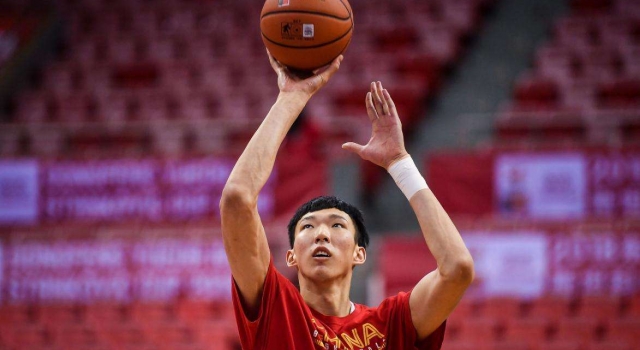 周琦回归新疆队 备战CBA 西热力江致辞欢迎大魔王！