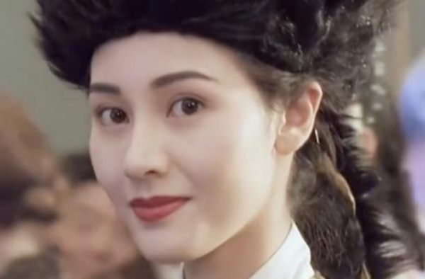 李嘉欣复出 身材纤细皮肤白皙 网友：不愧最美港姐