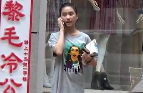 何超莲素颜遇跟拍用手机档 开店获赌王撑腰豪气冲天