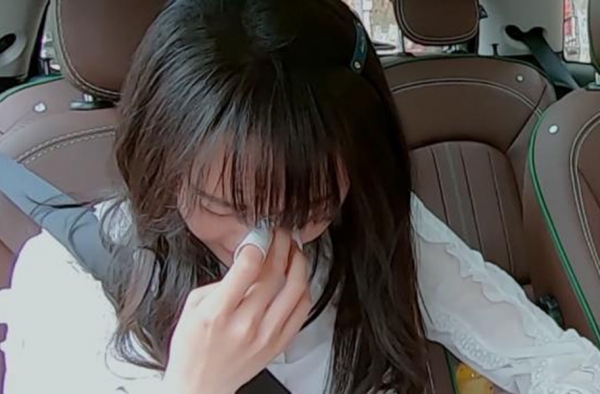 郑爽哭了 张恒却不安慰 网友：小仙女求你快分手吧