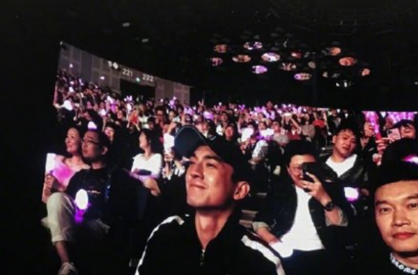 周杰伦演唱会cue林更新点歌 恭喜林更新成为追星赢家！