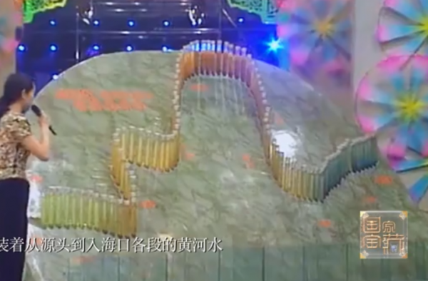 48瓶黄河各段水样相连景象 形成独具魅力的黄河民俗