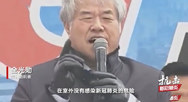 首尔市长劝市民解散遭围攻 网友：没挨过大自然毒打