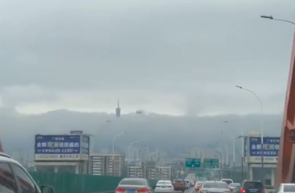 广州出现云墙 小蛮腰宛若仙境 网友：暴雨后的福利