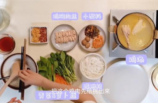 关晓彤晒日常做饭很娴熟，正面被指脸肿虎背熊腰？厨房占地太奢华
