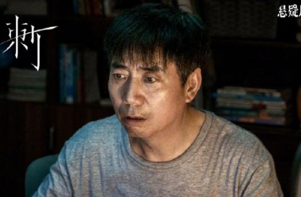范明新剧花絮狂扇自己耳光，演小十岁苏青爹，娶女总裁仍努力工作