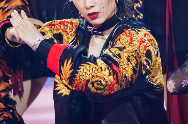 出道“小透明”，现为“团宠”的姐姐团公选队长，她究竟有何魅力