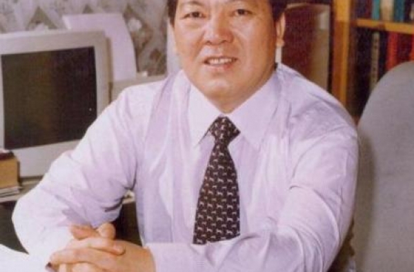 27岁坐拥125亿身家，花千万娶著名影星，如今令人唏嘘