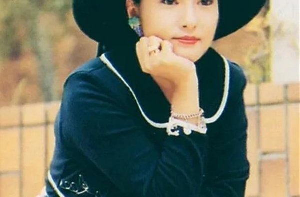 她15岁就俘获了30岁的有妇之夫，成为单亲妈妈后又多次做小三