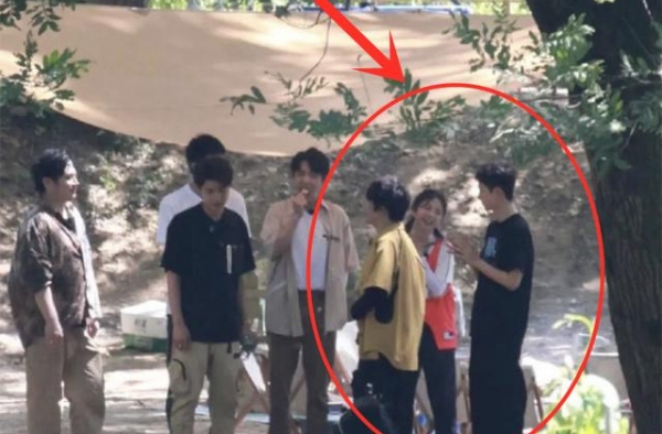 王一博理想型首曝光，路透中面对她笑不停，手撕“厌女”标签