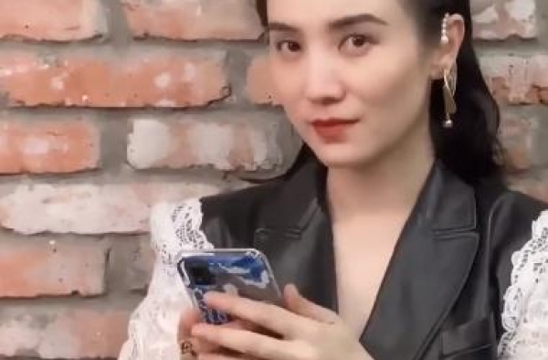 宋佳霸气自称一姐，表示不会做饭却很自豪，39岁不结婚仍拼事业