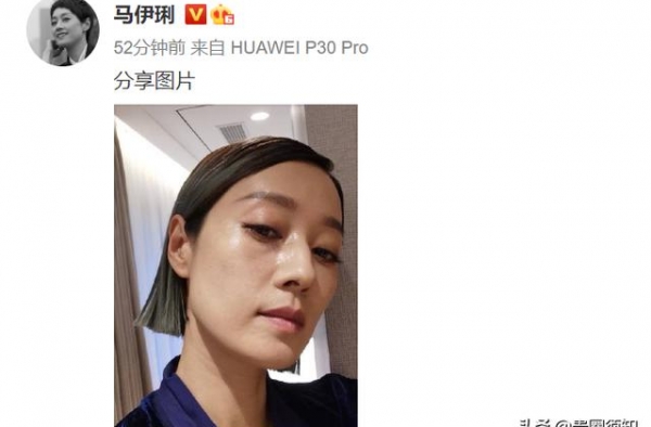 马伊琍晒怼脸自拍大秀逆龄肌肤，灰绿挂耳染短发造型酷飒十足