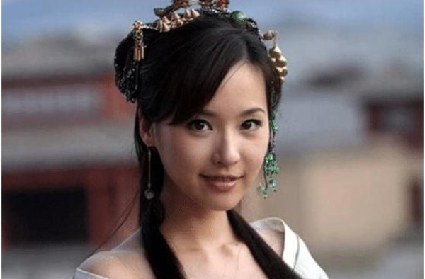 24岁奉子成婚，34岁时被55岁老公抛弃，今带两个儿子过日子
