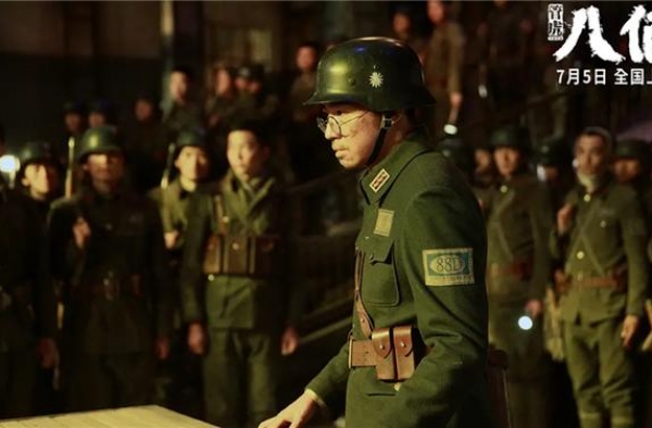 为了再现四行仓库这一仗，剧组在外景地开凿了一条“新苏州河”