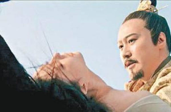 这么多年都被骗了，原来“大尺度戏”根本没女演员，摄影师最悲催
