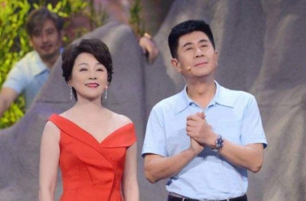 头婚娶张芝华，二婚娶尤勇前妻，如今62岁的他，两个儿子都很帅