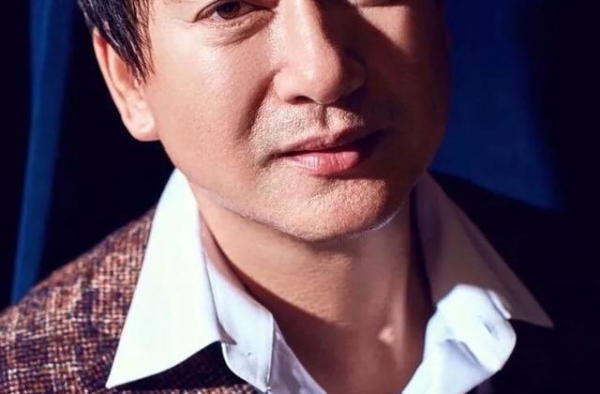 郑爽爸爸：比明星女儿还想红，女儿情绪频频崩溃他却称她阳光坚强