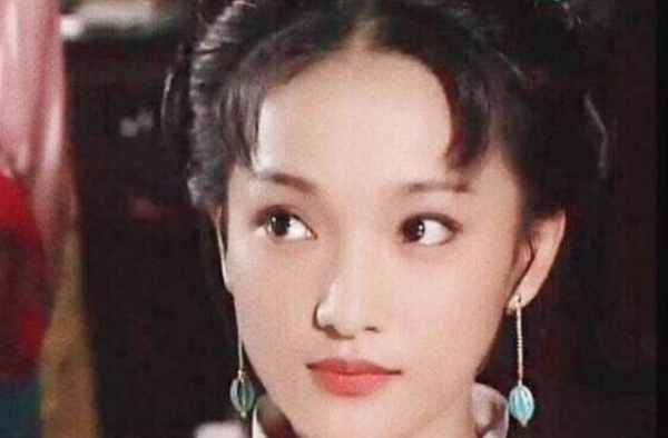 人间精灵周迅和“变性人”阿雅殊途同归，无人不焦虑，无人能免俗