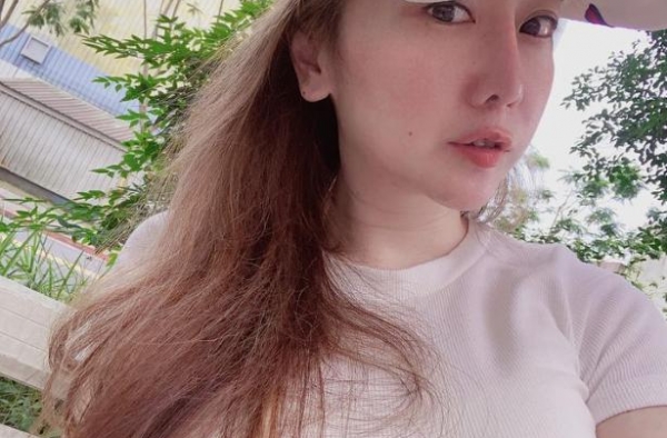 性感网红未婚生子称孩子父不详，今曝光孩子父亲身份是杀人犯