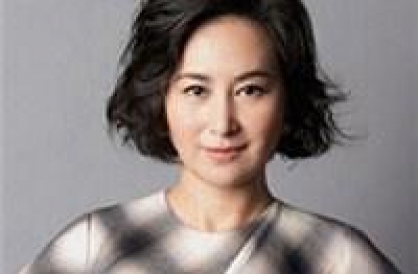 何超琼58岁生日，兄弟姐妹无一人公开祝福，赌王家族的暗流涌动