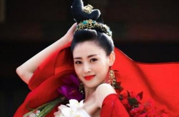 娱乐圈惊现两个“张天爱”，果然圈内名字是玄学，难怪网友直呼谜
