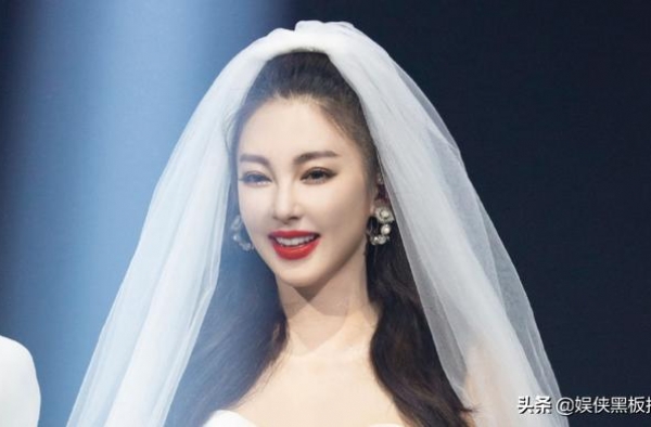 浪姐7美穿婚纱亮相，颜值气质发型缺一不可，有人被衬托成伴娘