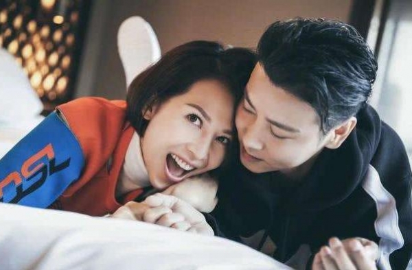 张晋全家吃烧烤，蔡少芬穿着令人感慨，网友：岁月果然是把刀